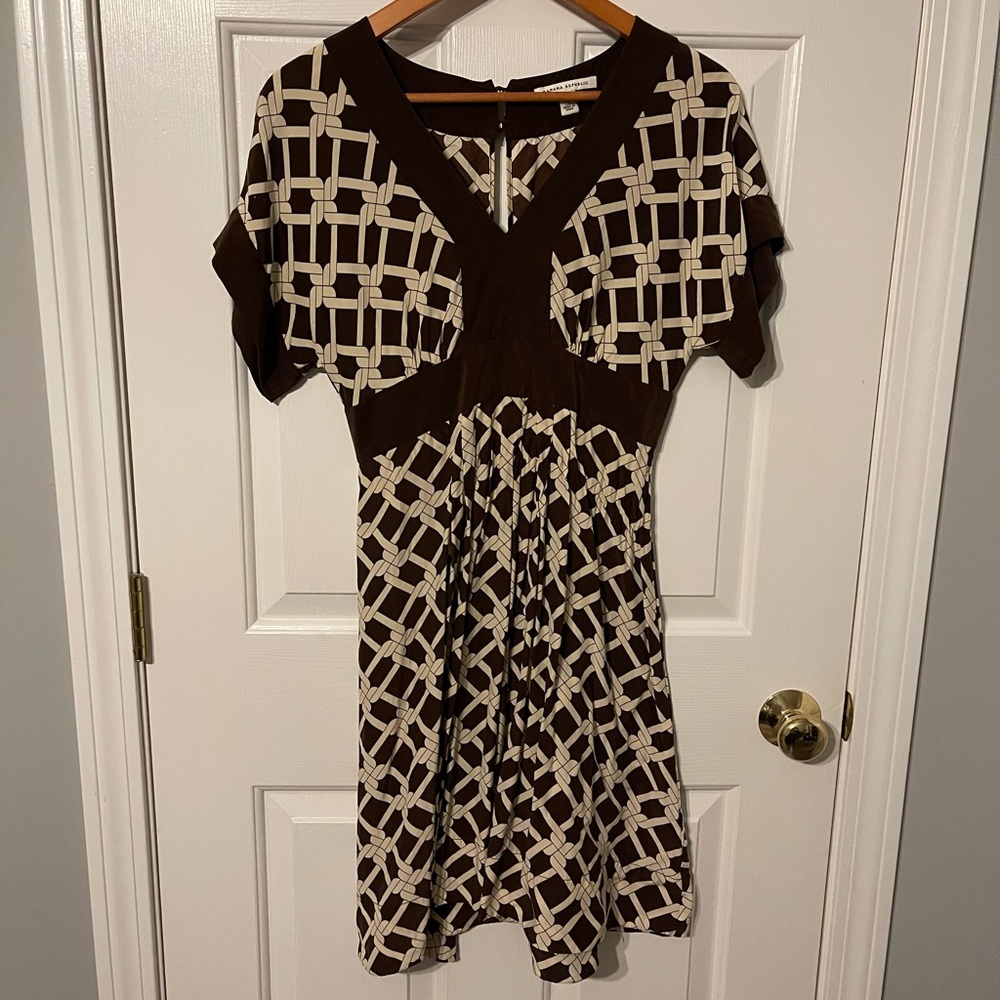 Banana Republic, Size 4, Brown & Cream pattered dress.